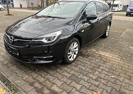 Opel Astra ST 1.2 Turbo Elegance...