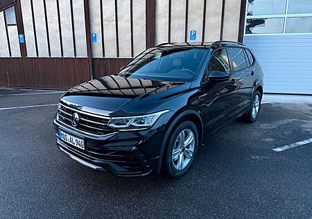 VW Tiguan Allspace Volkswagen R-Line 4Motion AHK