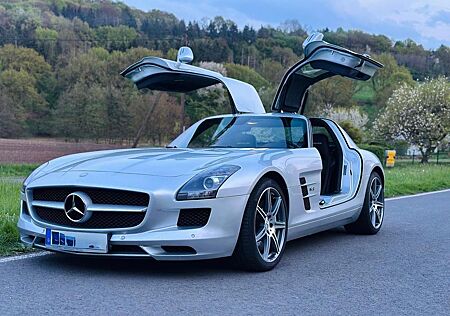 Mercedes-Benz SLS AMG 6.2 V8 -