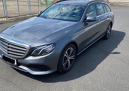 Mercedes-Benz E 220 d Autom. -