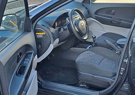 Kia Cee'd / Ceed 1.4 CVVT Attract Attract
