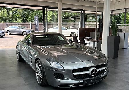 Mercedes-Benz SLS AMG 6.2 V8 Carbon Interieur, Leder schwarz