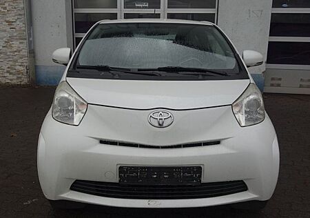 Toyota iQ Basis