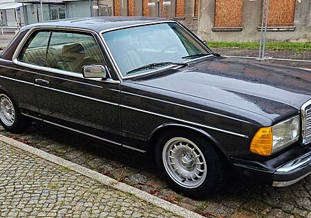 Mercedes-Benz 300 W123 CD Turbodiesel Coupe HU 05/2027