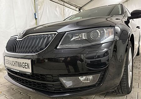 Skoda Octavia 2.0TDI 4x4 Style Xenon Navi Shz Pdc Ahk