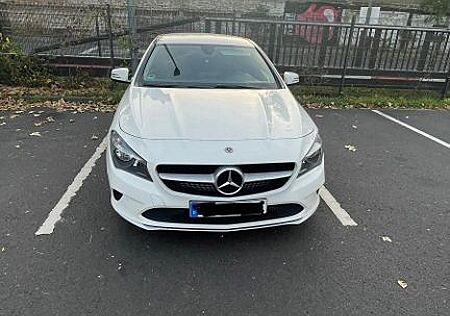 Mercedes-Benz CLA 200 d 4MATIC DCT -