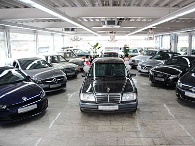 Mercedes-Benz E 220 W124 *Automatik/Schiebedach*