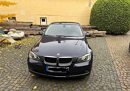 BMW 320i -blau