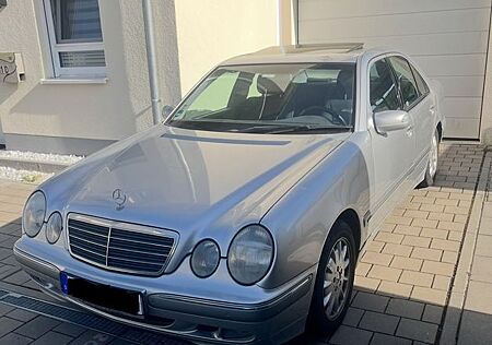 Mercedes-Benz E 240 ELEGANCE