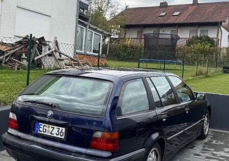 BMW 318i touring Exclusiv Edition Exclusiv Edition