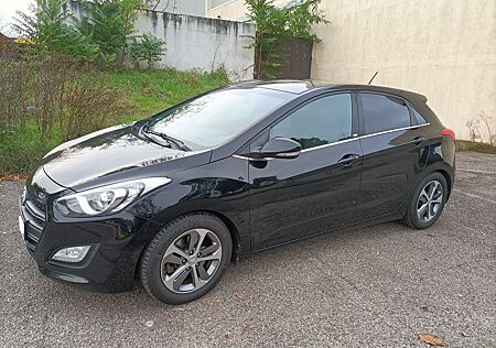 Hyundai i30 blue 1.6 PASSION Limousine, Winterpaket, 16"