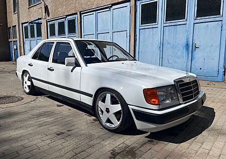 Mercedes-Benz 200 W124