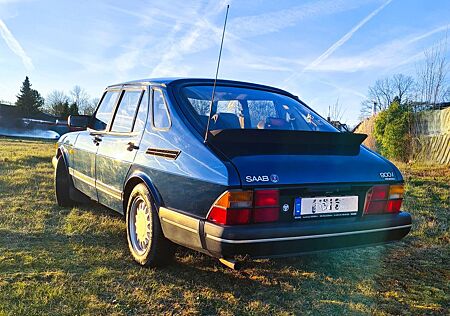 Saab 900 5-Türer 2,1 LeMans Blau