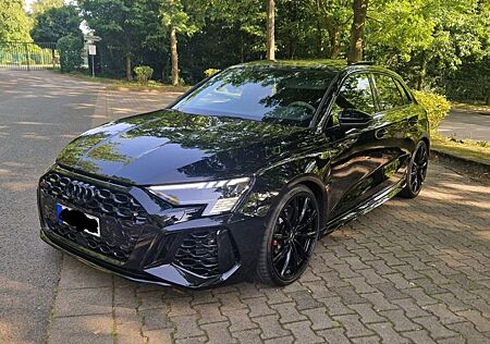 Audi RS3 1. Hand Unfall u. Nachlackierungsfrei V-Max