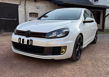 VW Golf Volkswagen 2.0 TSI DSG GTI adidas GTI