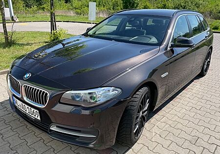 BMW 530d M Tour Navi Leder Xenon Pano AHK 19Alu PDC