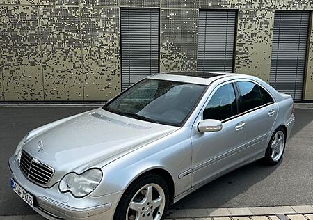 Mercedes-Benz C 320 AVANTGARDE AMG Felgen Vollausstattung