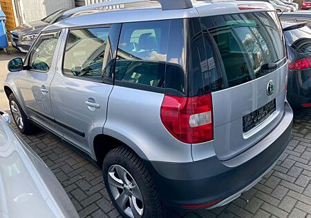 Skoda Yeti 2.0 TDI Elegance / Panorama / Leder