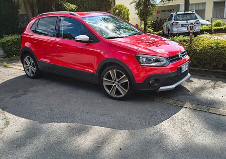 VW Polo Volkswagen CROSS 1.6 TDI 90PS rot