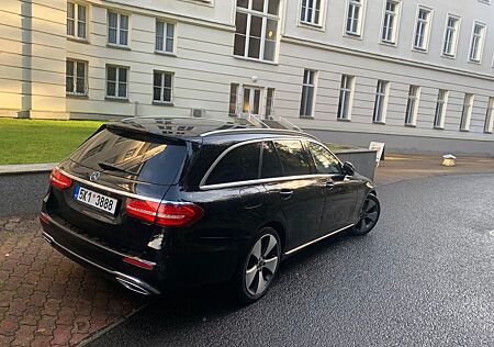 Mercedes-Benz E 220 d 4MATIC T Autom. -