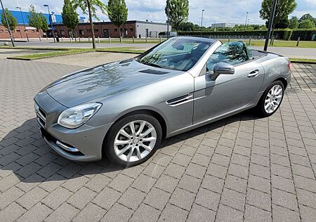 Mercedes-Benz SLK 200 Roadster Leder Navi Airscarf
