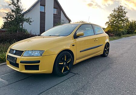 Fiat Stilo tiefer 1.8 16V Dynamic Dynamic HU 07/2026