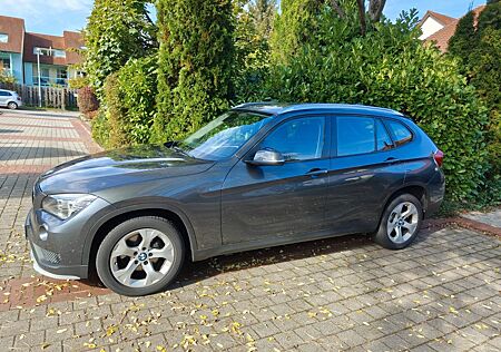 BMW X1 xDrive20i Automatik - Top