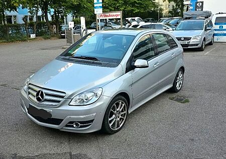 Mercedes-Benz B 200 -