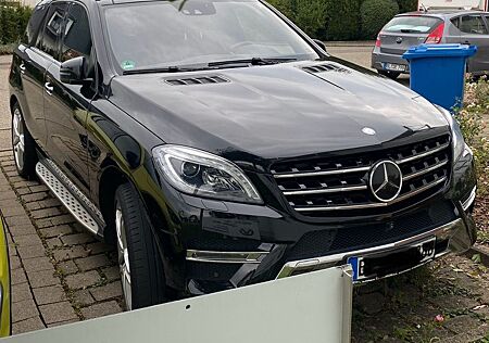 Mercedes-Benz ML 350 BlueTEC 4MATIC - AMG Style-Designo- Voll