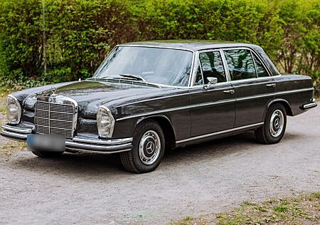 Mercedes-Benz 300 SEL 3.6l V8 Limousine