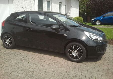 Kia Rio UB + Alufelgen + 8fach bereift