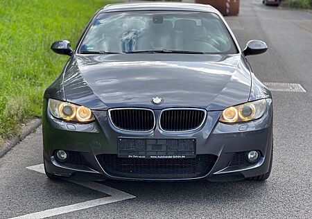 BMW 320i Cabrio - M Paket / Leder / Xenon