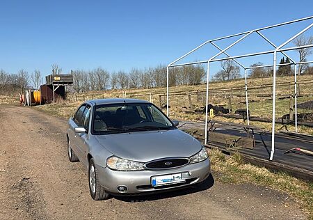 Ford Mondeo 2.5 V6 Ghia Auto Ghia