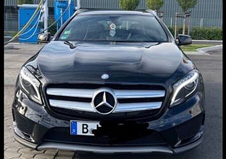 Mercedes-Benz GLA 200 AMG Line AMG Line