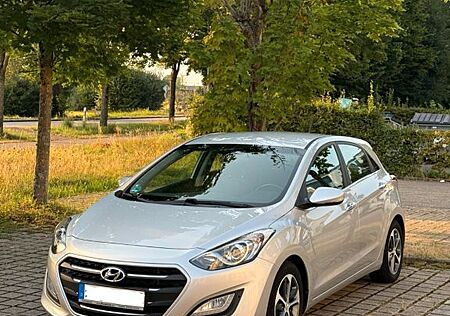 Hyundai i30 1.6 CRDi 110PS | Rückfahrkamera | Vollausst.