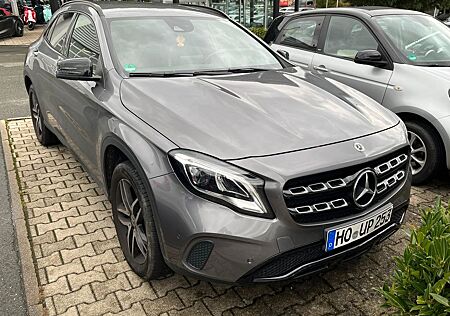 Mercedes-Benz GLA 200 Urban AHK+Kamera+LED+Night Paket