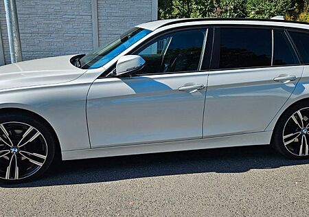 BMW 320i xDrive Touring Automatic -