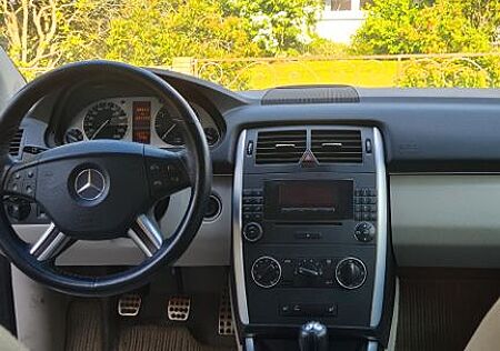 Mercedes-Benz 200
