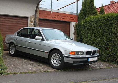 BMW 728i A -
