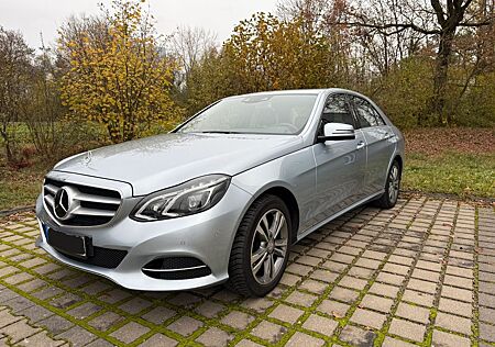 Mercedes-Benz E 220 AVANTG, Sonderlack, Schiebedach, Volleder