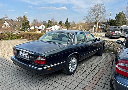 Jaguar XJ8 3.2