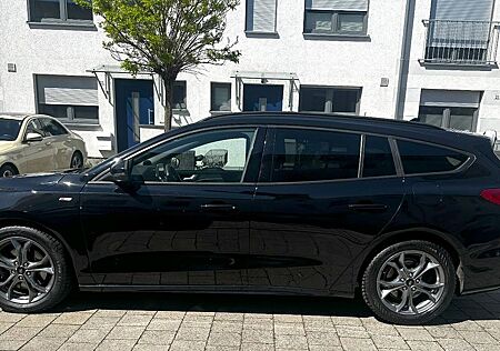 Ford Focus *ST-Line*KAMERA*HUD*AHK*KEYLESS*LED*