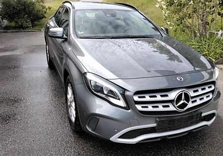 Mercedes-Benz GLA 200 - Sport Utility Vehicle