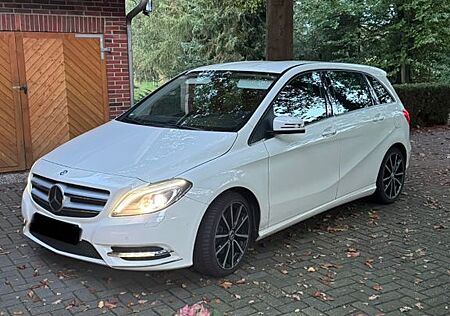 Mercedes-Benz B 180 - 1.6 Benzin - TÜV 04/2027