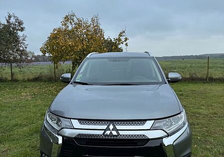Mitsubishi Outlander 2.0 MIVEC Diamant Edition ClearTec...