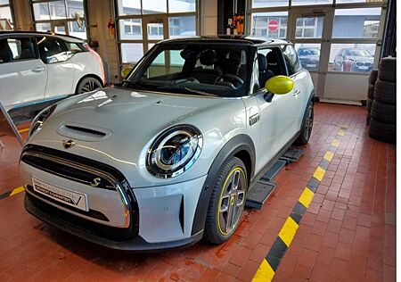 Mini Cooper SE *LEDER*KeyGO*ParkAssis*Sitzheizung*DAB*