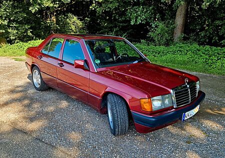 Mercedes-Benz 190 W201 Oldtimer mit Wertgutachten
