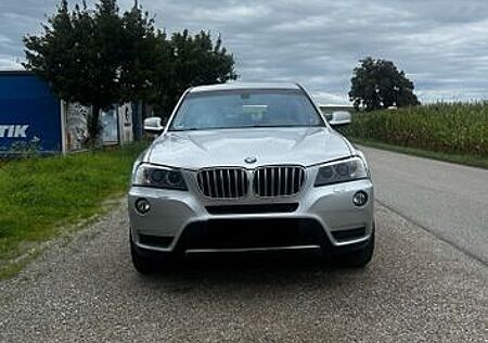 BMW X3 xDrive28i - TÜV| AHK| Pano| Auto