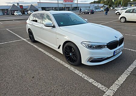 BMW 520d xDrive Touring A Luxury Line Luxury Line