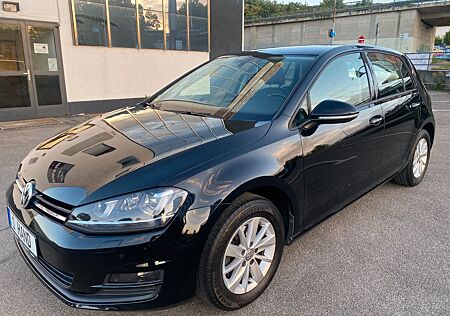 VW Golf Volkswagen VII Lim. Comfortline 1.2-KLIMA-XENON-1.HAND